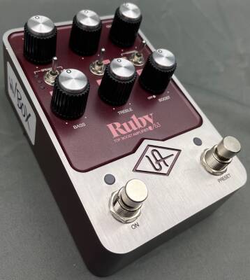Universal Audio UAFX Ruby '63 Top Boost Amplifier Pedal | Long